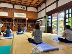 寺ヨガレッスン