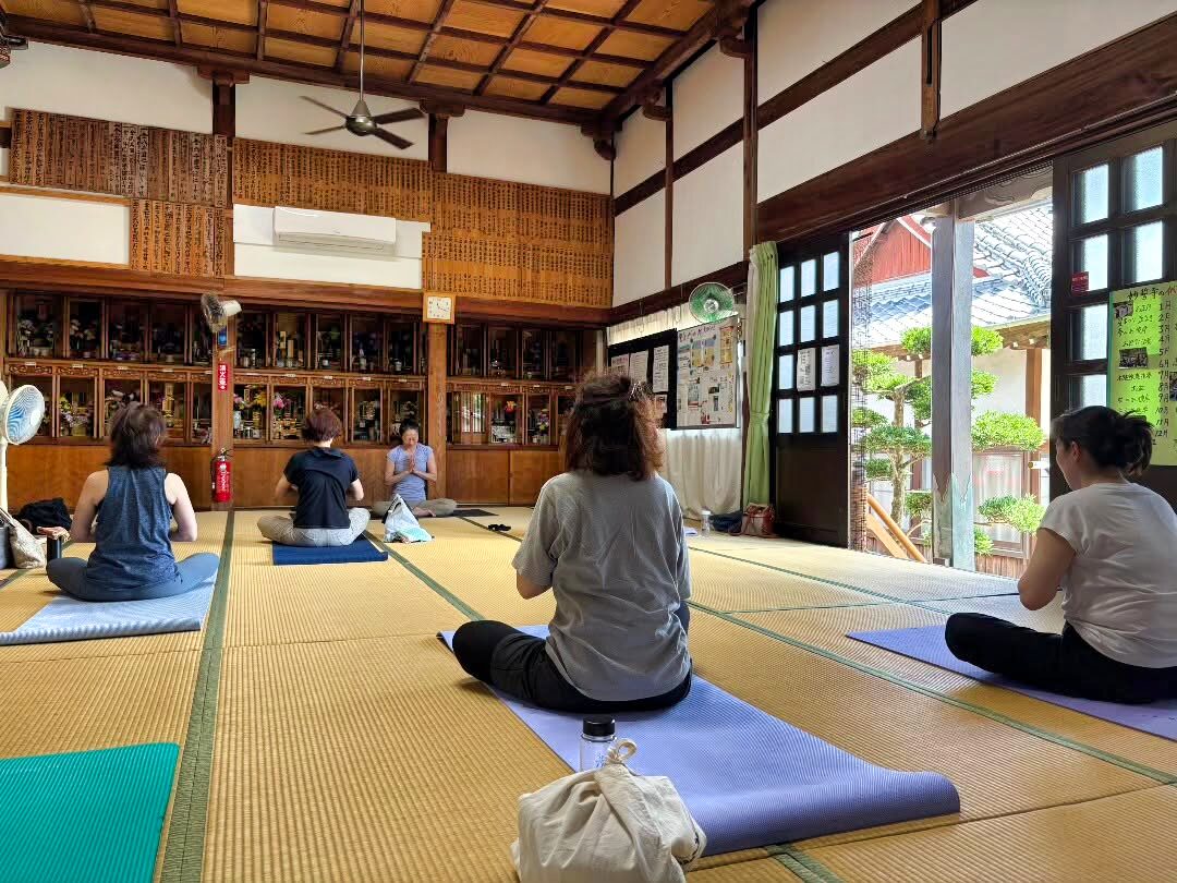 寺ヨガレッスン